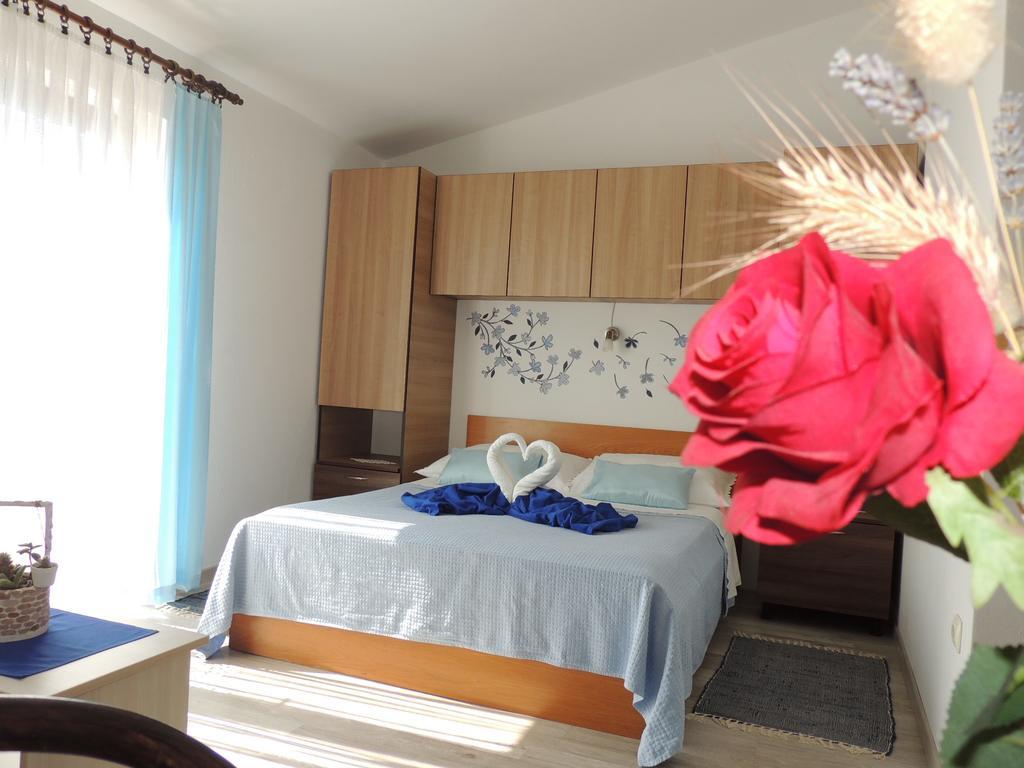 Apartments Barcarola Паг Экстерьер фото